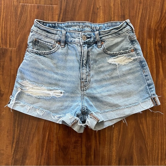 American Eagle Outfitters Pants - American Eagle Strigid Ripped Cuffed Mom Shorts Light Wash size 2